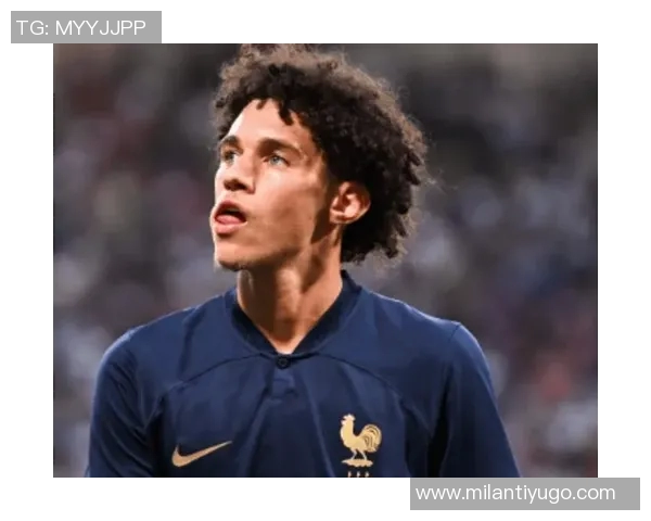 阿克利乌舍或将在明夏以6000万至7000万欧元转会巴黎巴萨曼城争夺战升级