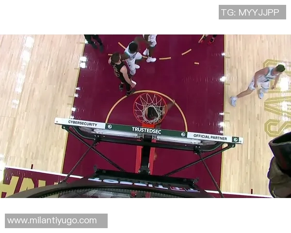 布兰登米勒下半场发力18分助球队逆转胜利展现出色状态